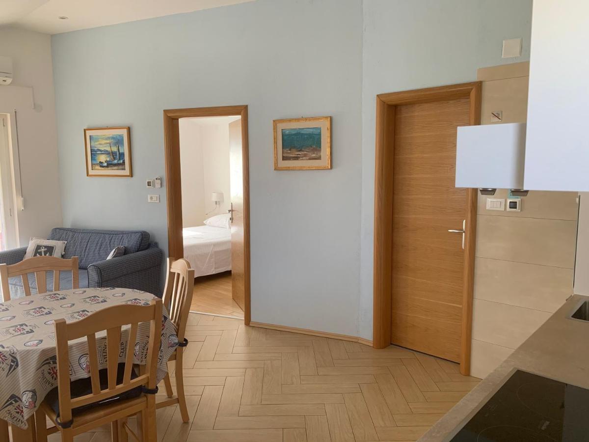 Apartment Klara Krk Town Exteriör bild