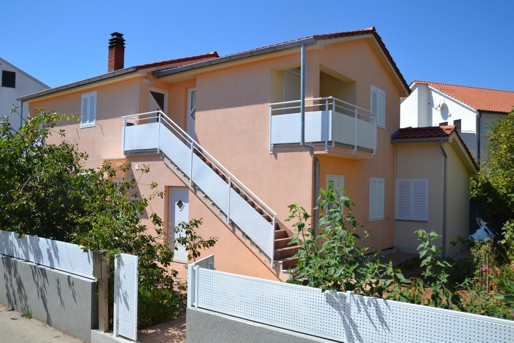 Apartment Klara Krk Town Exteriör bild
